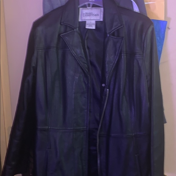 Women’s black modern Essentials leather jacket - Picture 2 of 4